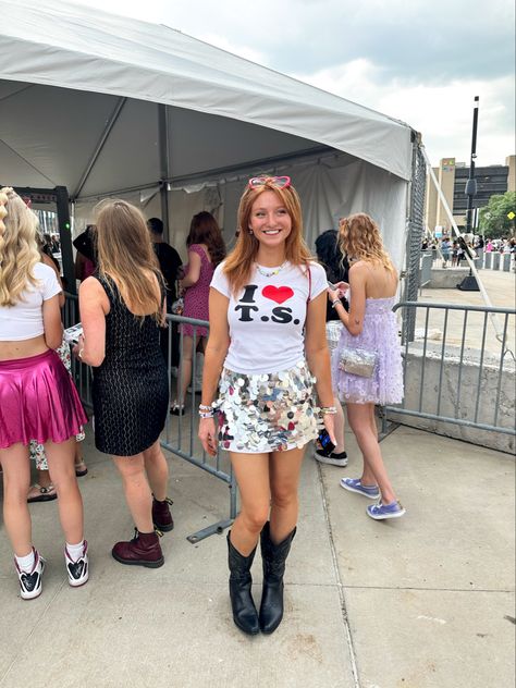 Funny Taylor Swift Concert Outfits, Taylor Swift Concert Outfit Unique, Taylor Swift Cowboy Outfit, Taylor Swift Concert Outfit Glitter, 1989 Concert Outfit Ideas, Eras Tour Outfits Sequin Skirt, Taylor Swift Skirt Outfits, Taylor Swift Club Night Outfit, Sequin Eras Tour Outfit