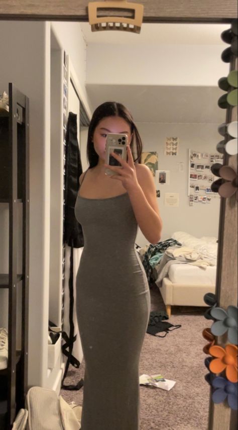 long dress maxi grey dress skims Fit Pics, Grey Dress, Selfie Ideas, Dress Maxi, Cute Selfie Ideas, Cute Fits, Instagram Foto, Long Maxi Dress, Gray Dress