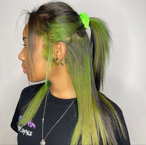 Green Skunk Stripe, Dark Green Hair Dye, Black And Green Hair, Hair Stripes, Dark Green Hair, Skunk Hair, Straightening Natural Hair, Skunk Stripe, Girl Hair Colors