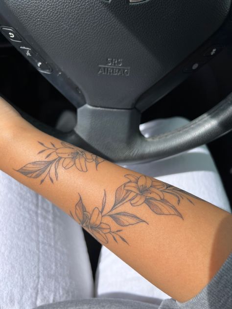 Around Arm Tattoo, Wrap Around Tattoo, Basic Tattoos, Petite Tattoos, Tattoos For Black Skin, Pretty Tattoos For Women, Dope Tattoos For Women, Cute Tattoos For Women, Classy Tattoos