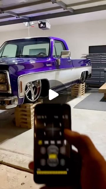 Level Ride Air Suspension on Instagram: "It’s an up and down sort of day @baggedviolet @roadstershop @haasdesignsnc @justplaintrick @grinder_tv @n2classictrux @autometaldirect @airslamit @jdirte @rfullnelson @keldermantrucks #levelride #squarebody #levelrideairsuspension #c10 #c10club #c10era #c10clubworldwide #chevrolet #gmc #bagged #trucksofinstagram" Squarebody Custom Dash, Air Ride Suspension, Obs Chevy Lowered, C 10 Chevy Trucks, C10 Longbed, Chevrolet Trucks C10, Chevy Trucks Lowered, C10 Stepside, S10 Truck