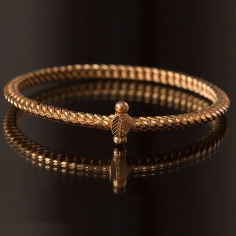 Bangle Gold Bracelet, Coorg Jewellery Designs, Simple Bangles Gold, Simple Bangle Designs Gold, Fancy Bangles Gold, Kada Bangles Gold Design, Bangle Designs Gold, Gold Kada Design For Women, Antique Gold Bangles Design