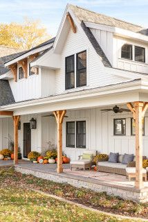 Back Porch Furniture Ideas Farmhouse, White Oak Timber Frame, Front Porch Color Scheme Farmhouse, Vertical Siding Farmhouse, White Barndominium Exterior, Garden Bungalow, Rustic Farmhouse Exterior, Beachy Farmhouse, Rustic Farmhouse Interior