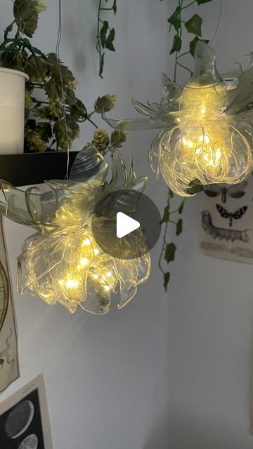 Derya🥐🥐 on Instagram: "water lily light DIY🪷✨" Scad Dorm, Diy Luminaire, Arts And Crafts For Adults, Plastic Bottle Flowers, Diy Plastic Bottle, Flower Chandelier, Flower Lamp, Upcycle Sewing, Upcycled Art