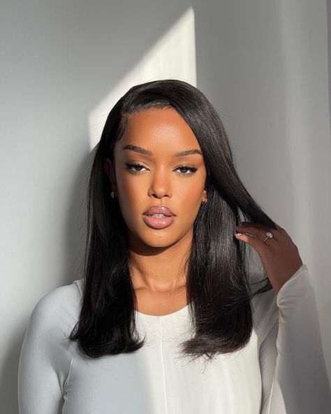 Highlight Wigs, Hot Brush, Yaki Hair, Girl Eating, Straight Bundles, Human Hair Lace Front Wigs, Virgin Hair Bundles, Hair Lace Front Wigs, Glueless Wigs