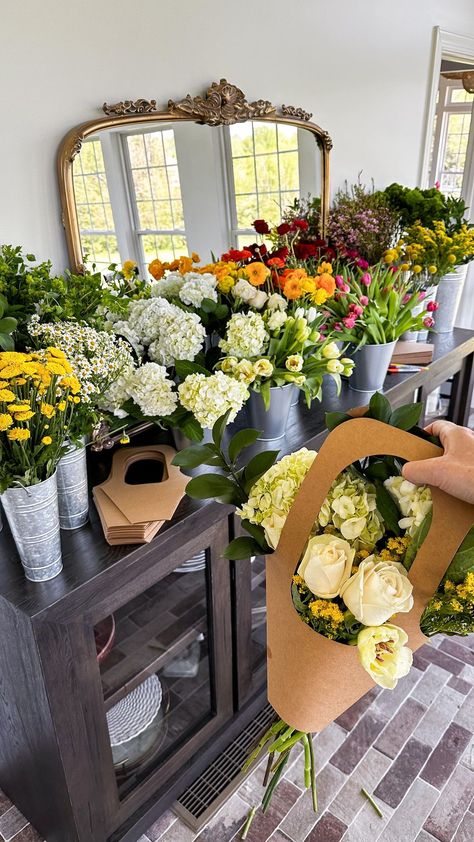 5,603 likes samanthabauchmann BUILD YOUR OWN BOUQUET BAR // COMMENT “flowers” TO BE SENT SUPPLIES LINK! because who doesn’t love bringing home fresh flowers 💐😍 love that this doubles as an activity for guests + take home gift/party favor - which is why it’s part 5 of my April Showers series! Tin buckets are from Amazon, flowers are Trader Joe’s! #partyideas #bridalshower #babyshower #hosting #freshflowers Edited · 2w Bridal Shower Bouquet Bar, Make Your Own Flower Bouquet Bar, Flower Bar Bridal Shower Theme, Make Your Own Bouquet Station, Build Your Own Bouquet Bar, Bouquet Station, Brutal Fruit, Bridal Shower Flower Bar, Farm Baby Shower Theme