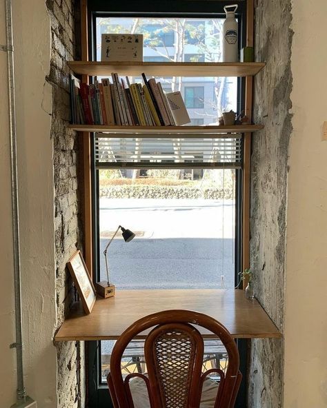 Writers Nook, Writing Nook, Cafe Aesthetic, Jolie Photo, Classic Literature, Book Shelf, Aesthetic Room, Dream Room, Future House