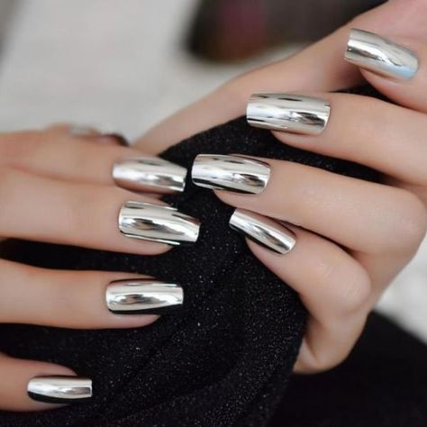 20 Cool Chrome Nail Designs To Try in 2020 - The Trend Spotter Gold Chrome Nails, Nail Store, Simple Fall Nails, Chrome Nails Designs, Mirror Nails, Fall Nail Art Designs, Silver Nail, Nagel Tips, Metallic Nails