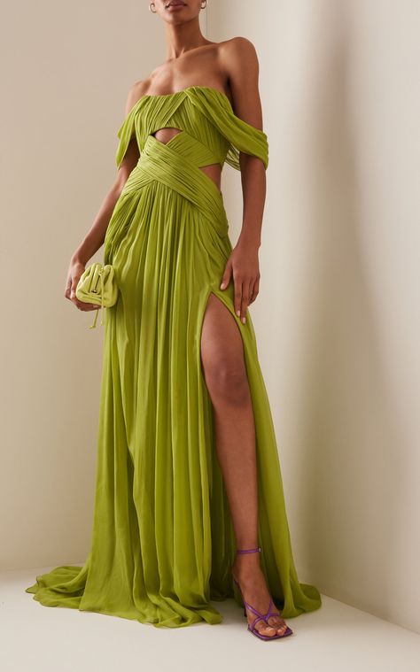 Evening Outfit Going Out, Green Evening Gowns, Met Gala Outfits, Pamella Roland, Chiffon Gown, Evening Outfits, Gala Dresses, Fashion Attire, Stylish Clothes For Women