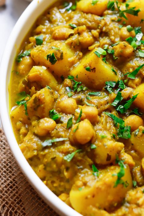 VEGAN TRINIDADIAN CHANA AND ALOO CURRY - Plant-Based Passport Chickpea And Potato, Apartment Meals, Chickpea And Potato Curry, Trinidadian Recipes, Aloo Curry, Trinidad Recipes, Trini Food, Jamaican Dishes, Curry Spices