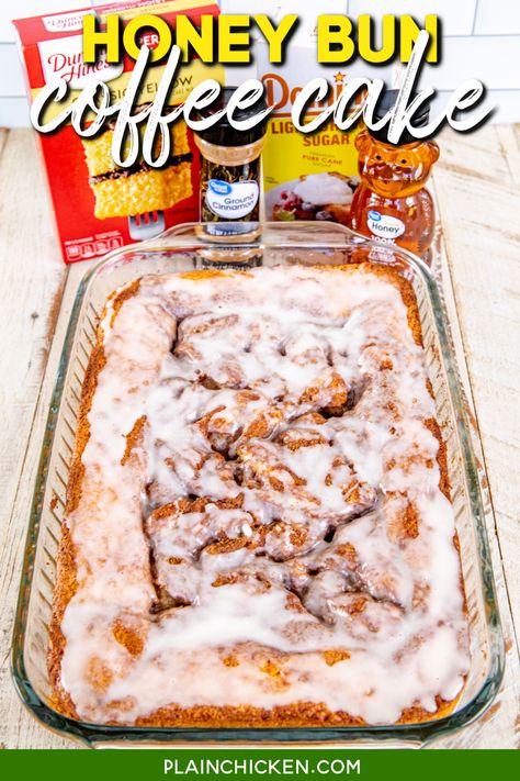 Yellow Cake Mix Desserts, Cake Mix Sour Cream, Cinnamon Bun Cake, Easy Cake Recipe, Honey Bun Cake, Bun Cake, Cake Form, Potluck Desserts, Honey Bun