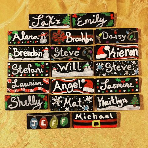 Starbucks Christmas Name Tags, Starbucks Holiday Name Tags, Starbucks Name Tags Ideas Christmas, Starbucks Nametags Art, Starbucks Drawing, Starbucks Crafts, Starbucks Ideas, Diy Name Tags, Name Tag Design