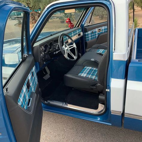 Square Body Interior Ideas, Square Body Chevy Interior, Squarebody Chevy Interior, Squarebody Interiors, Square Body Interior, Custom Truck Interior, Lowered C10, C10 Interior, Chevy K5 Blazer