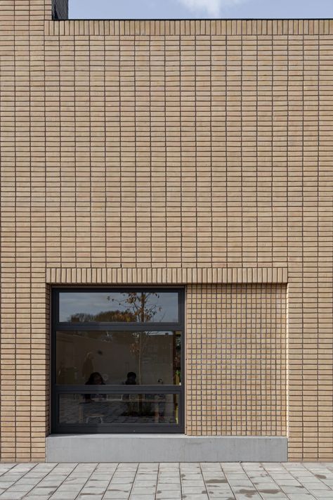 Studio Ard Hoksbergen, Studioninedots, Milad Pallesh · Basisschool Veerkracht · Divisare Mos Architects, Fasad Design, Brick Detail, Brick Architecture, Brick Facade, Brick Patterns, Brick Design, Brick Building, Architecture Exterior