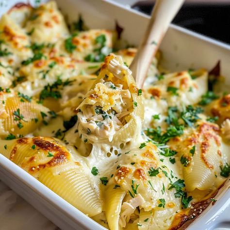 Delicious Chicken Alfredo Stuffed Shells Stuffed Shells Chicken And Spinach, Alfredo Lasagna Recipe, Chicken Alfredo Lasagna Recipe, Stuff Shells, Chicken Mozzarella Pasta, Barilla Recipes, Dinner Side Dish Recipes, Easy Chicken Alfredo, Chicken Alfredo Stuffed Shells