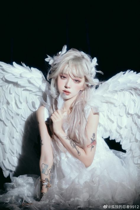 Art Reference Angel, Angel Model Photography, Angelic Reference, Woman Pose Reference Photography, Art Reference Poses Woman, Clouds Art Drawing, Drawing Reference Poses Woman, Angelic Poses, Singer Pose