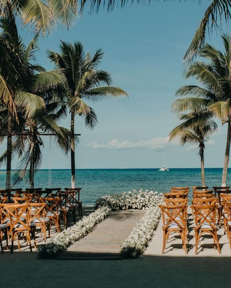 Bohemian Wedding Beach, Mauritius Wedding Ideas, Wedding In Dominican Republic, Beach Aesthetic Wedding, Hawaii Wedding Aesthetic, Hawaii Wedding Reception, Beach Wedding Aesthetic, Hawaii Wedding Ideas, Dr Wedding