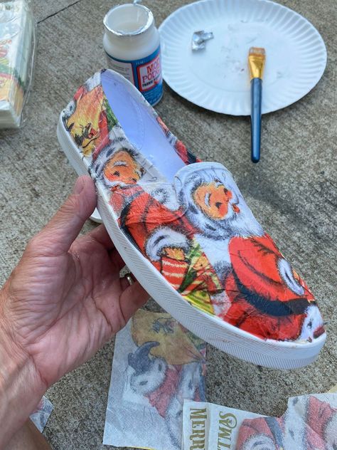 Modge Podge Canvas Shoes, Mod Podge Fabric On Canvas, Decoupage On Canvas Diy, Fabric And Mod Podge Projects, Modge Podge On Fabric, Modge Podge Wrapping Paper, Mod Podge Wallpaper, Mod Podge Plates With Fabric, Decoupage Placemats Diy