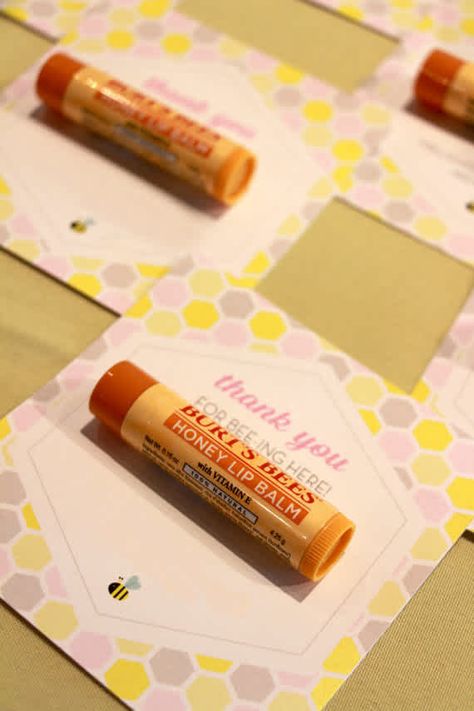 Lip Balm Favors Baby Shower Nena, Cheap Baby Shower Favors, Baby Shower Neutral, Blue Velvet Cakes, Bee Ideas, Baby Shower Favors Diy, Lip Balm Favors, Mini Champagne Bottles, Cheap Favors