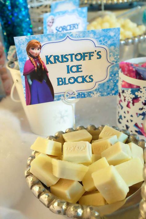 Elsa Food Ideas Disney Frozen Birthday, Frozen Theme Food Ideas, Frozen Bday Party Food, Frozen Birthday Party Food Lunch, Boy Frozen Birthday Party, Elsa 2nd Birthday Party, Frozen Theme Snacks, Elsa Birthday Party Food, Frozen Birthday Party Snacks