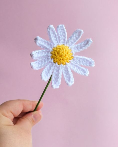 Crochet Patterns Purse, Flower Applique Patterns, Ergonomic Crochet Hook, Crochet Flowers Easy, Crochet Flowers Free Pattern, Gift Crochet, Crochet Daisy, Crochet Gift, Sunflower Pattern