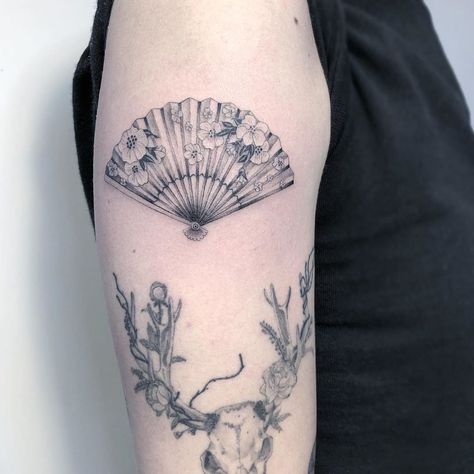 A little Japanese Fan for Jenny ♥️🇯🇵 Always a pleasure #Japan #DCMTattoos Dragon Fan Tattoo, Victorian Fan Tattoo, Vietnamese Fan Tattoo, Vintage Fan Tattoo, Filipino Fan Tattoo, Japanese Fan Tattoo Traditional, Korean Fan Tattoo, Fan Tattoo Japanese, Chinese Fan Tattoo