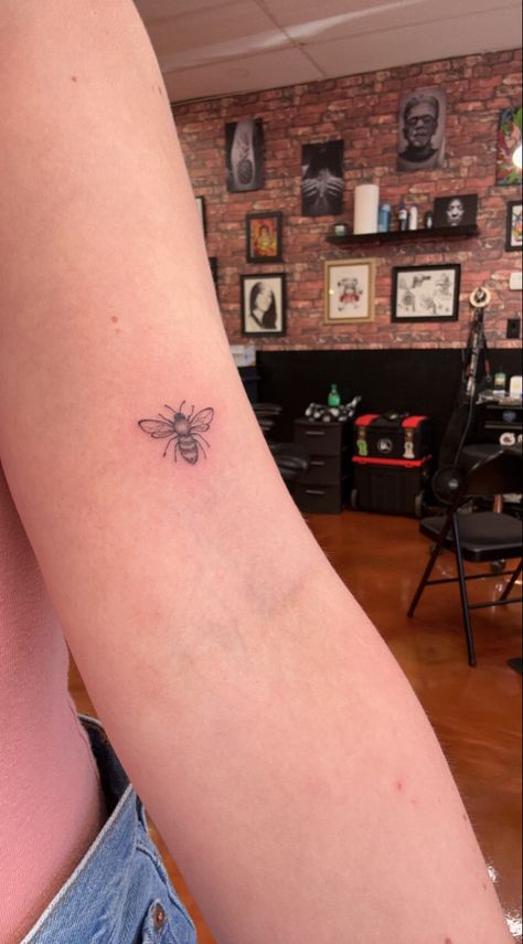 Top Of The Finger Tattoo, Small Artsy Tattoos For Women, Earthy Aesthetic Tattoo, Above Inner Elbow Tattoos For Women, Fine Line Bee Tattoo Simple, Bubble Bee Tattoos, Bee Tattoo Aesthetic, Two Bees Tattoo, As I Am Tattoo