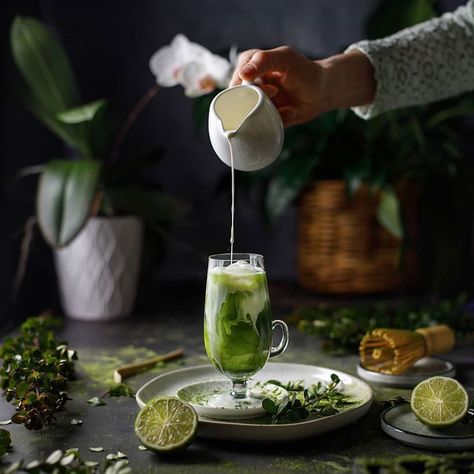 Food Startup, Moody Lighting, Food Photography Lighting, Floral Drink, Tea Photography, Moody Food Photography, Dark Food Photography, Matcha Drink, Iced Matcha