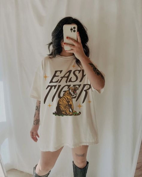 Easy Tiger Graphic Tee #easytiger #graphictees #tiktokshop Oversized Tee Outfit, Classic Outfits For Women, Graphic Tee Vintage, Graphic Tee Outfits, Easy Tiger, Trendy Aesthetic, Cool Graphic Tees, Tee Outfit, Tshirt Outfits