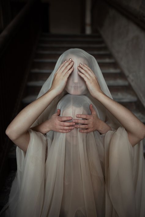 Two ghostly figured draped in see through white fabric walk around an abandoned school holding glowing lanterns Photoshoot Creepy, Halloween Shot Ideas, Ghost Trend, Spooky Photos, Wardrobe Images, Avant Guard, Ghost Photoshoot, Abandoned School, Soirée Halloween