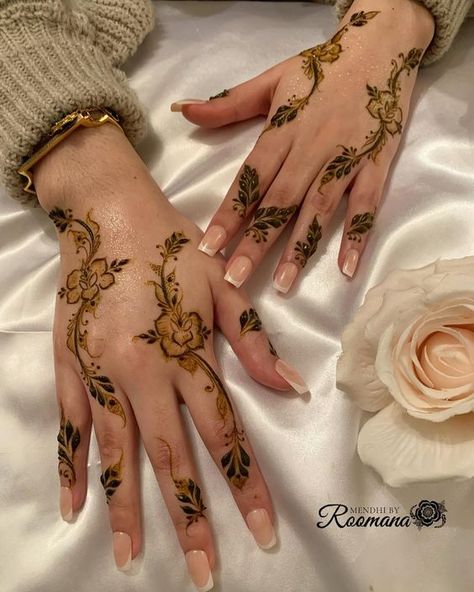 Back Henna Design, Yemeni Henna Design, Arab Mehndi Designs, Sbd Designs Henna, Middle Eastern Henna, Henna Designs 2024, Henna Arabic Design, Arab Henna Designs, Fessi Henna