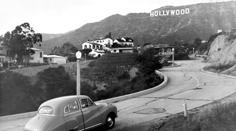 This clear and uninterrupted view of the Hollywood sign was taken at (what is now designated as) 3307 Deronda Drive way up in the Hollywoodland hills. The year was 1950, which means had the photo been taken a year before, the sign would have still read Hollywoodland. Well, sort of. The sign had fallen into such disrepair that the “H” had fallen over. In 1949 the Hollywood Chamber of Commerce removed the last four letters and restored the rest, which is what we’re seeing in this photo. Austin Cars, Evelyn Hugo, Vintage Los Angeles, Hollywood Sign, Vacation Inspiration, Vegas Strip, Hollywood Hills, Thomas Jefferson, Las Vegas Strip