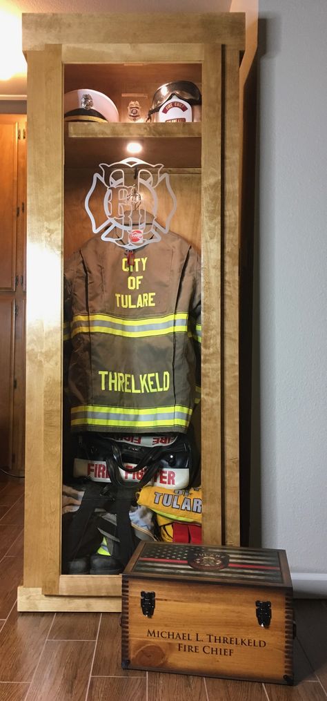 Retirement Firefighter Gifts, Firefighter Gear Display, Firefighter Shadow Box Ideas, Fire Fighter Gift Ideas, Uniform Display Ideas, Firefighter Gift Ideas, Firefighter Display, Firefighter Bar, Fire Dept Decor