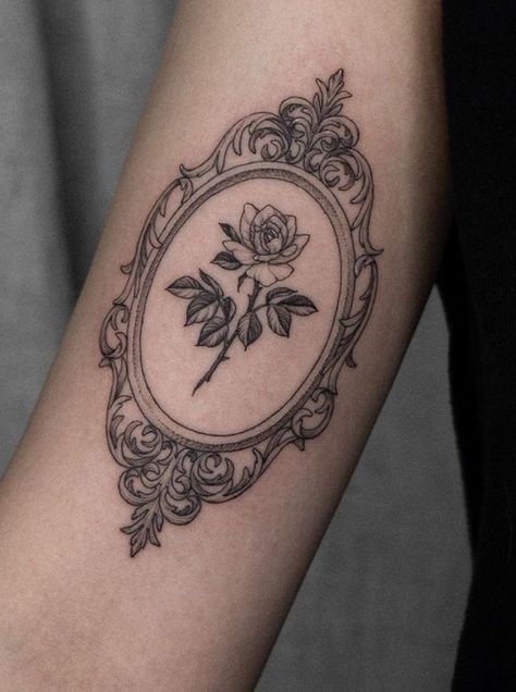 flower rose framed black fine line tattoo inspo Skin Markings, Victorian Tattoo, Mirror Tattoos, Tato Jari, Framed Tattoo, Summer Tattoo, Rosen Tattoo, 문신 디자인, Vintage Tattoo