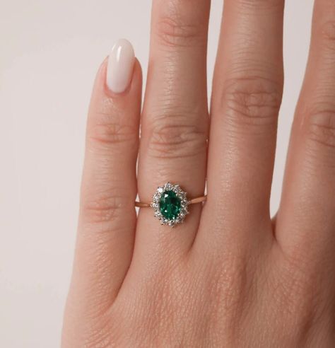 Introducing the Emerald Ring! This beautiful ring is made of gold and emeralds, making it a perfect gift for any special occasion. Whether you're planning an engagement or wedding, this ring is sure to make a statement. With its unique green hue, this ring is also a great choice for anyone who loves nature. Add this ring to your collection today! 14K Gold Emerald Ring-Engagement Ring-Halo Emerald Ring-Green Stone Ring-Lab Emerald Ring-Oval Emerald Ring-May Birthstone Ring-Gift For Her ABOUT RING Oval Shaped Emerald Ring, Wedding Ring Emerald Green, Vintage Emerald Gold Ring, Diamond With Emerald Ring, Emerald And Silver Ring, Oval Cut Emerald Ring, Round Emerald Engagement Ring, Emerald Oval Ring, Small Emerald Engagement Ring