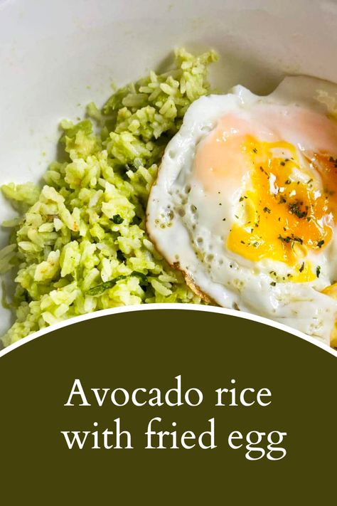 In 20 minutes or less, enjoy this delicious avocado rice with fried egg. Lunch With Eggs, Avacado Rice, Rice With Fried Egg, Rice Avocado, Rice Egg, Avocado Rice, Egg Rice, Avocado Bowl, Egg Avocado