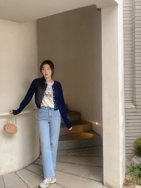 Outfit Outer, Ootd Jeans, Everyday Fashion Outfits, Casual Day Outfits, Classy Work Outfits, Stylish Dress Book, Easy Trendy Outfits, Cute Everyday Outfits, Korea Fashion