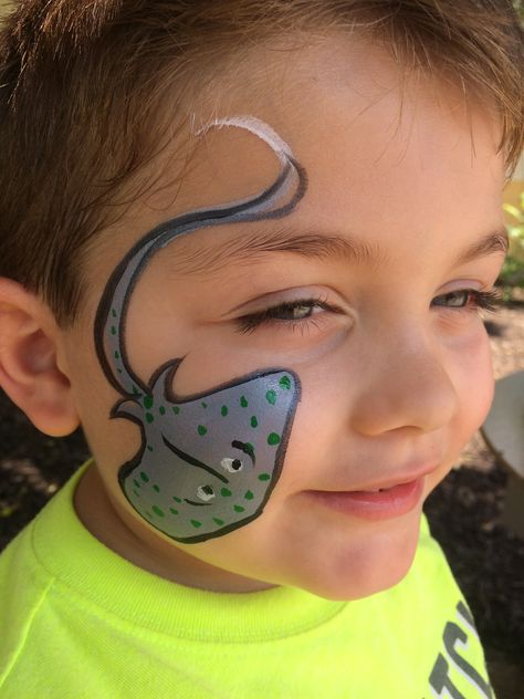 Sting Ray face painting Stingray Face Paint, Nemo Face Painting, Face Painting Sea Theme, Sea Creature Face Paint, Ocean Face Painting, Under The Sea Face Painting, Easy Mermaid Face Paint, Under The Sea Face Paint, Mermaid Face Paint Kids Easy