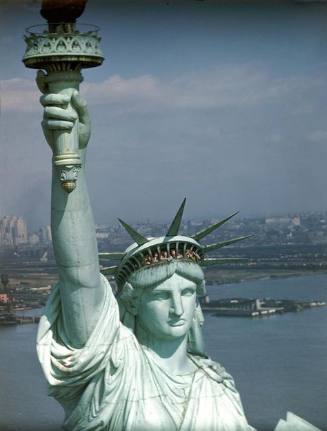 Embedded image Unity Photography, Statue Of Liberty Crown, The Statue Of Liberty, Lady Liberty, History Pictures, Old Images, Large Poster, Nova York, Life Pictures