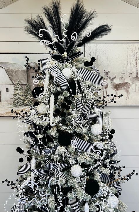 This beautiful Black and White Christmas Tree Kit includes everything you need to decorate your tree. Save the time and hassle of going store to store, only to find it's all sold out. I did all the shopping and designing for you! I will include step by step instructions with pictures for easy assembly. Everything is ready to be packed up and shipped as soon as purchase is made! All ornaments are shatterproof. The Black and White Tree Kit includes: 5- black with white trim poinsettias  4- black and white pin stripe poinsettias  8- black velvet round ornaments 8- white icicle ornaments  6- white chunky glitter round ornaments 8- white sequin curly picks 8- matte black berry picks 8- black velvet ball picks 8- white glitter cascading picks 1- roll black and white stripe ribbon (pre-cut for ea Black Xmas Tree, Black White Christmas Tree, Black Christmas Tree Decorations, Black And White Christmas Tree, White Xmas Tree, Christmas Tree Kit, Black White Christmas, Black And White Christmas, Christmas Tree Topper Bow