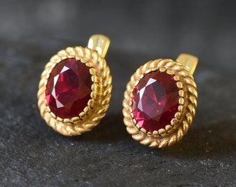 Gold Ruby Earrings, Vintage Earrings Gold, Diamond Earrings Indian, Ruby Necklace Designs, Red Stone Earrings, Coral Jewelry Set, Ruby Earrings Studs, Flawless Diamond, Pearl Necklace Designs