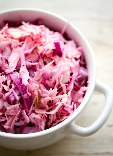 Pink Cole Slaw, dairy-free and vegan with a sassy, zesty, sweet-spicy and vibrant flavor. Perfect for salads and topping sandwiches. Pink Picnic Food Ideas, Pink Coleslaw, Pink Party Foods, Summer Slaw, Vegan Hot Dog, Vegan Ranch Dressing, Main Salad, Salad Toppers, Pink Food