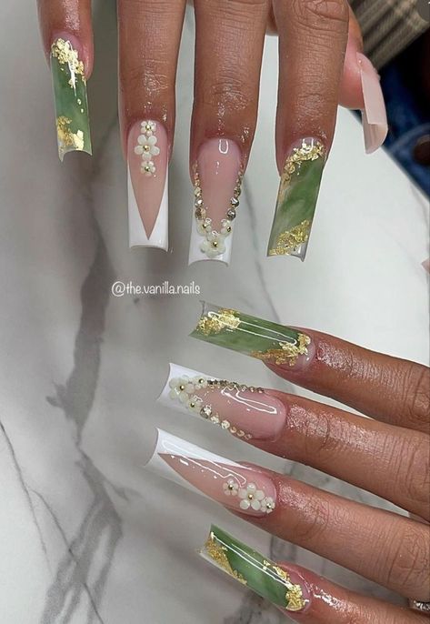 Tiana Wedding, Sweet 16 Nails, Quince Nails, Quinceanera Nails, Sweet 16 Themes, Green Acrylic Nails, Girly Acrylic Nails, Cute Acrylic Nail Designs, Unique Acrylic Nails