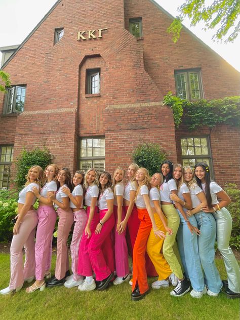 Pin Attire Sorority, Recruitment Outfits Color Schemes, Sorority Recruitment Outfits Sisterhood, Sority Girl Aesthetic, Sorority Recruitment Events Ideas, Sorority Executive Board Photoshoot, Spring Recruitment Ideas, Soroity Girls Aesthetic, Sorority Recruitment Rooms