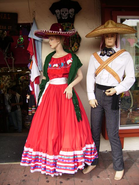 Olivera Street, Los Angeles, USA Mexican Traditional Clothing, Mexico Theme, Usa Images, Mexican Beauty, Mexico Dress, Mexican Night, Traditional Mexican Dress, America Outfit, Outfits For Mexico