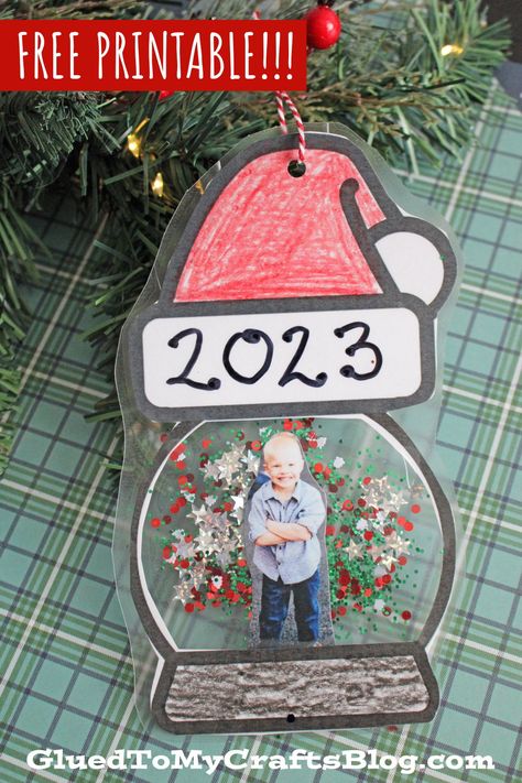 Snow Globe Ornament, Santa Snow Globe, Snow Globe Crafts, Ornaments Ideas, Preschool Christmas Crafts, Christmas Gifts For Parents, Diy Ornament, Cadeau Parents, Daycare Teacher