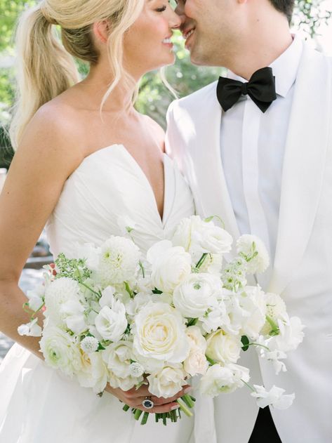 Ivory Blush Peach Bouquet, Bridal Bouquet Traditional, White Flowers For Wedding Bouquet, Large White Wedding Bouquets, White Wedding Bridal Bouquet, White Garden Style Bridal Bouquet, White Bouquet No Greenery, White Rose Wedding Boquet, Bridal Bouquet Classic Elegant