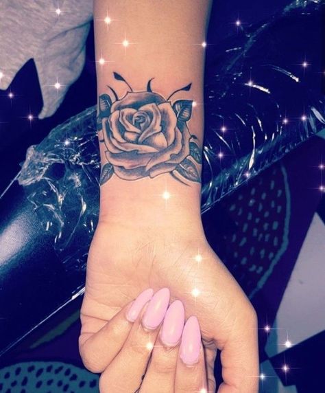 Girly Wrist Tattoos, Tattoos For Women On Thigh, Wrist Tattoos Girls, Tattoos Drawing, Cute Tattoos On Wrist, Flower Wrist Tattoos, Drawing Pin, Aesthetic Tattoos, Snakebites