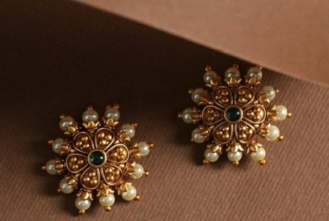 Jumkas Antiques Gold, Latest Gold Earrings Designs For Wedding, Gold Studs Earrings Indian, Pearl Jhumkas, Latest Earrings Design, Latest Jewellery Designs, Gold Jewelry Prom, Simple Necklace Designs, Small Earrings Gold