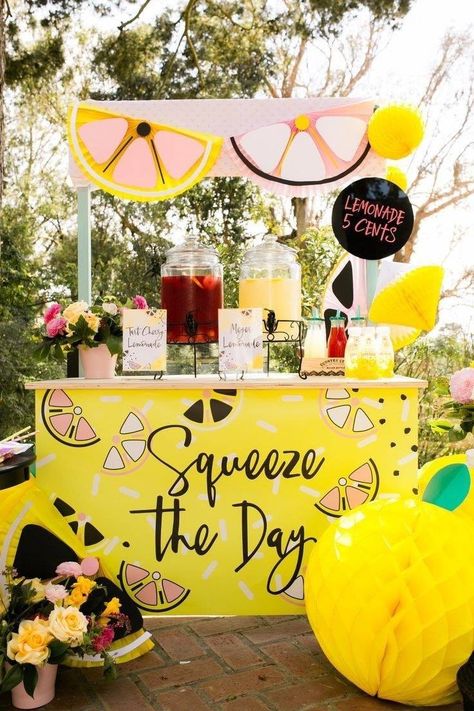 Lemonade Stand Birthday Party, Kids Lemonade Stands, Lemonade Stand Birthday, Lemonade Stand Party, Lemon Themed Party, Diy Lemonade Stand, Kids Lemonade, Diy Lemonade, Lemonade Bar